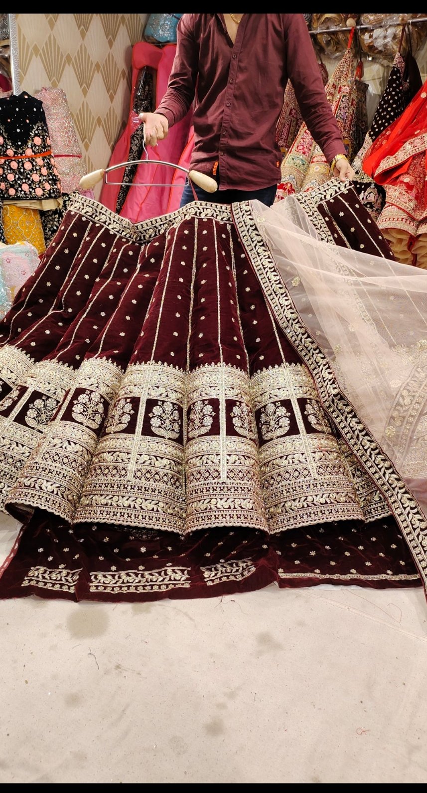 Heavy dulhan lehenga best sale