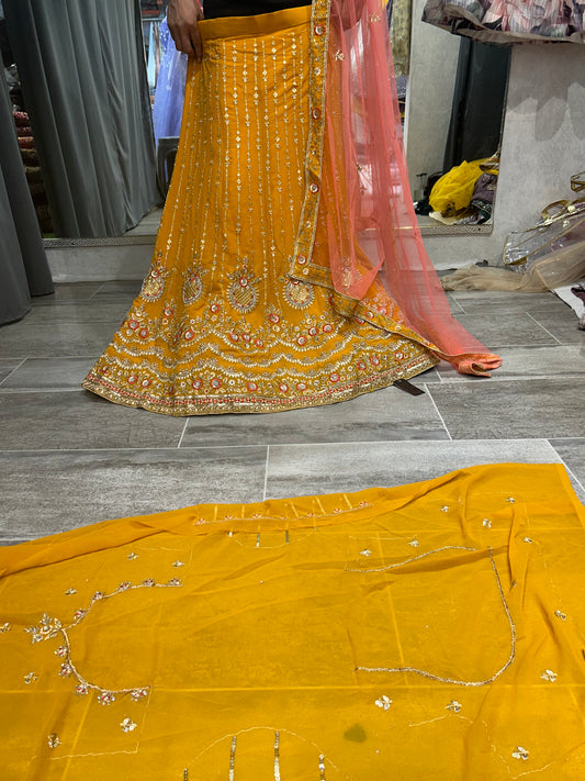 Preciosa lehenga amarilla