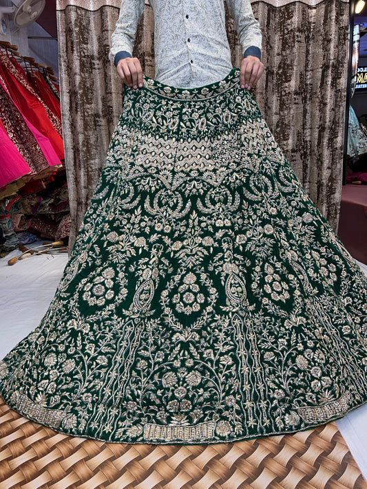 Majestuoso trabajo hecho a mano verde Zardozi Dabka Lehenga