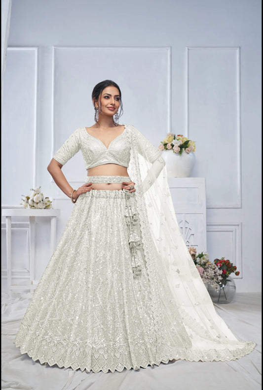 Preciosa lehenga de diseño en color blanco