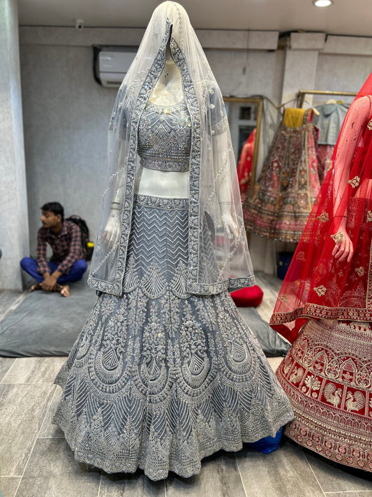 Lehenga gris majestuosa