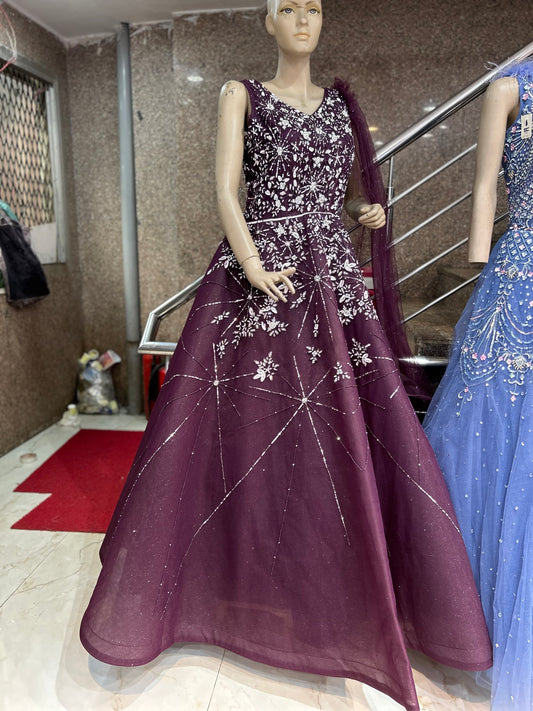 Hermoso vestido violeta morado