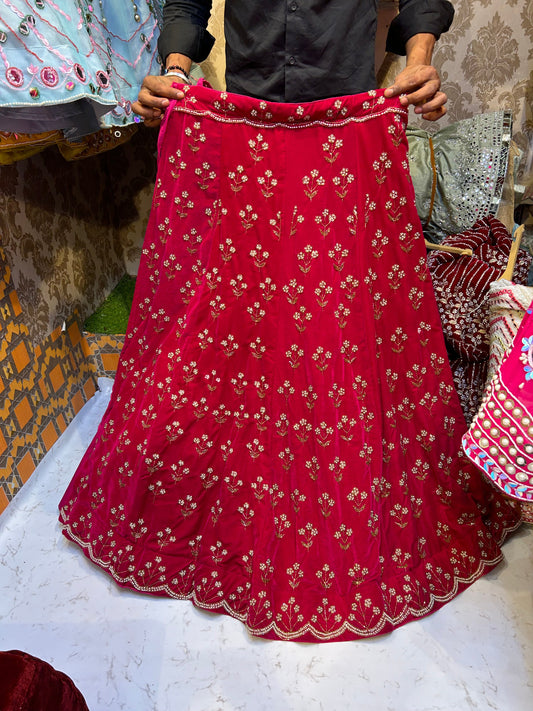 Lehenga roja intensa