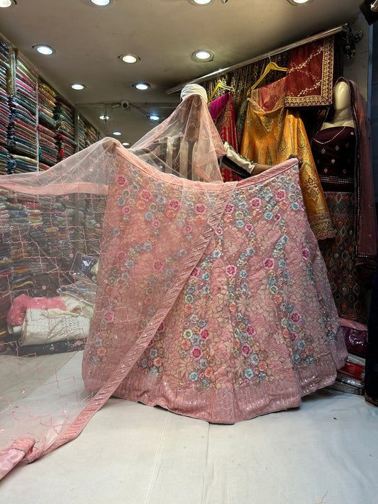 Lehenga rosa con flores