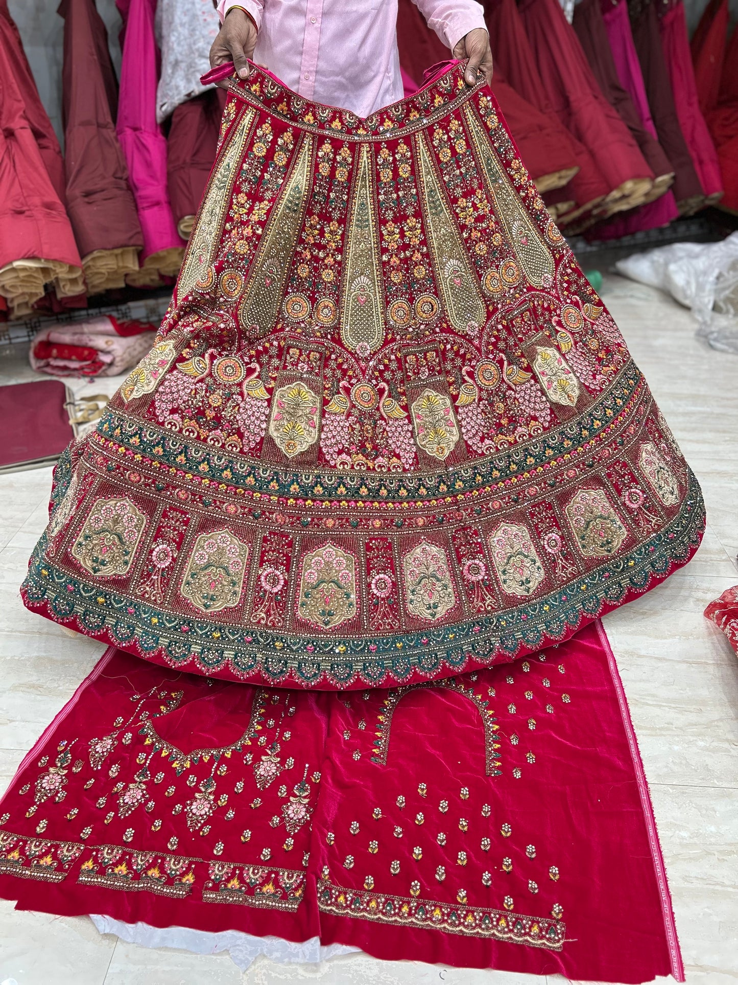 Algo diferente: lehenga dupatta doble de novia en rojo