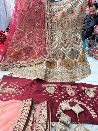 Lehenga nupcial roja con diseño de pavo real