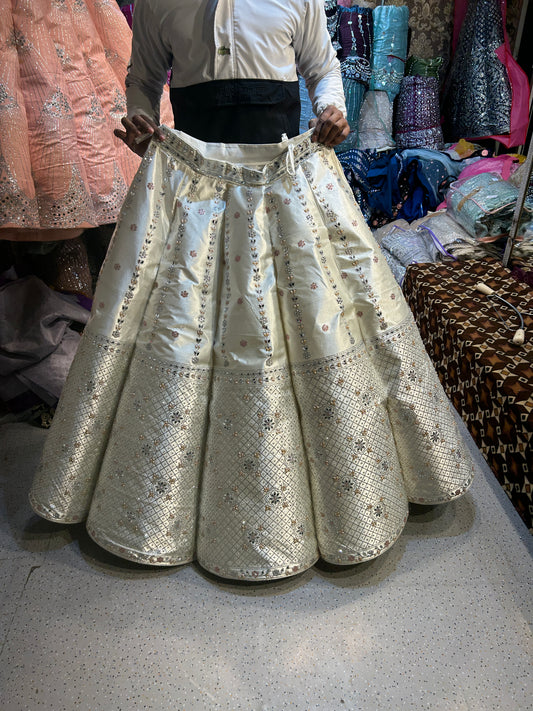 Lehenga de diseñador blanca ❤️