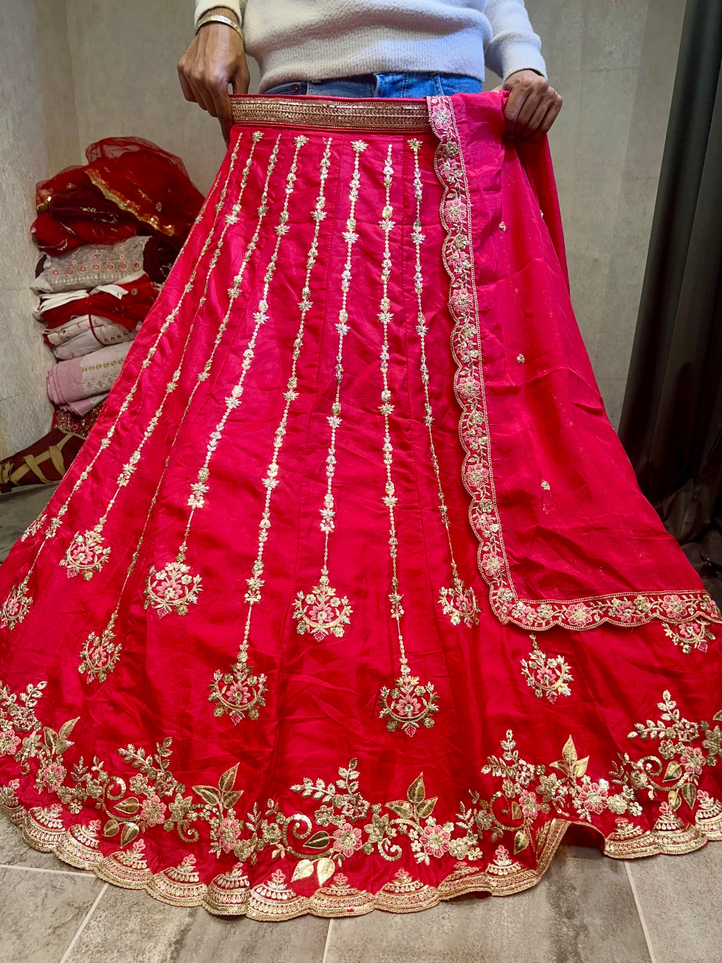 Impresionante lehenga rosa oscuro