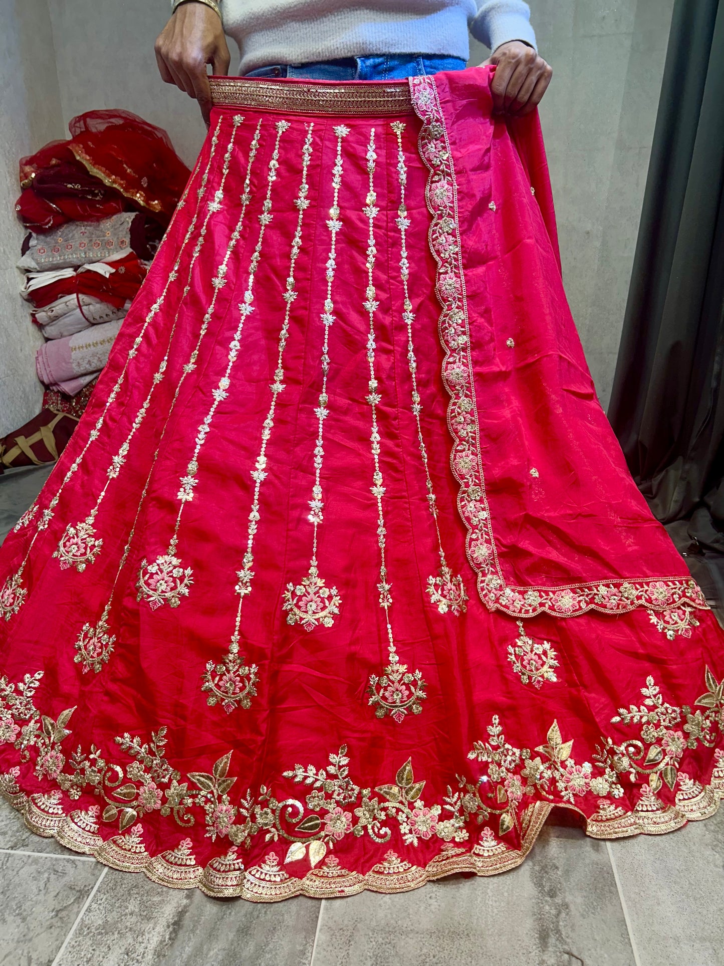 Impresionante lehenga rosa oscuro