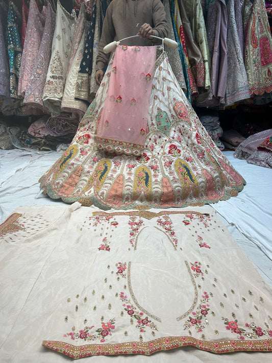 Fabulosa lehenga blanca