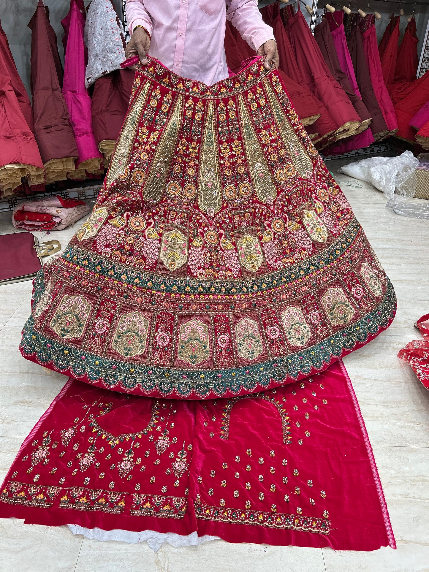 Algo diferente: lehenga dupatta doble de novia en rojo