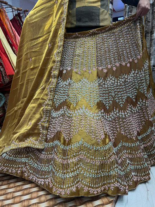 Lehenga de mehendi de haldi