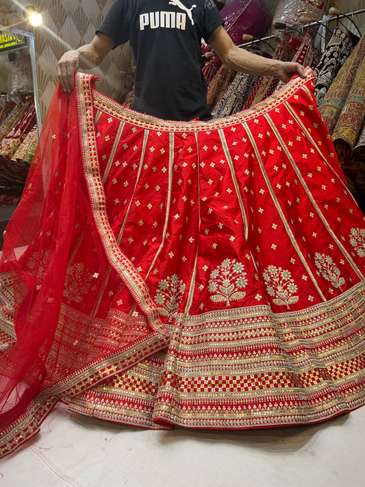 Lehenga nupcial roja