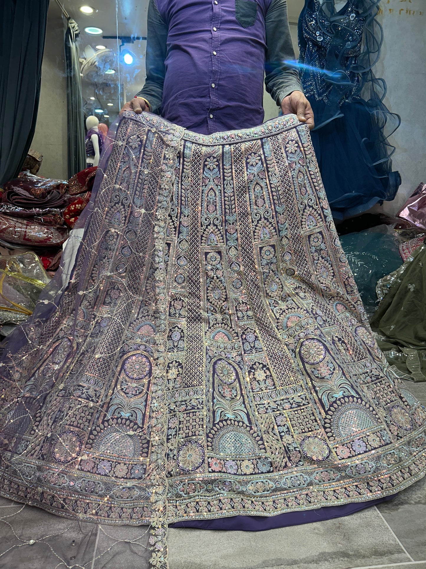 Bonita lehenga morada hecha a mano