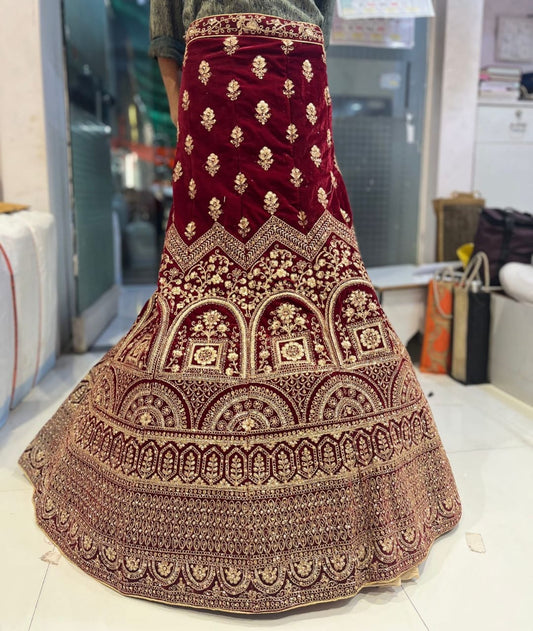 Lehenga nupcial roja majestuosa