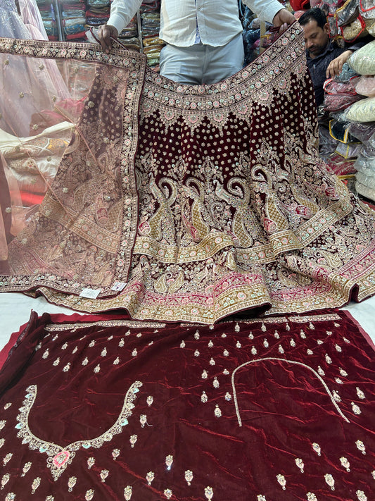 Lehenga de pavo real granate