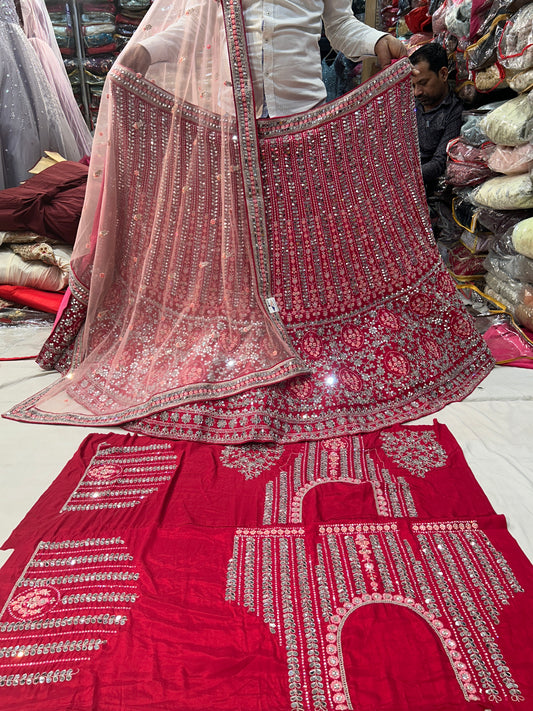 Lehenga con trabajo de espejo rojo