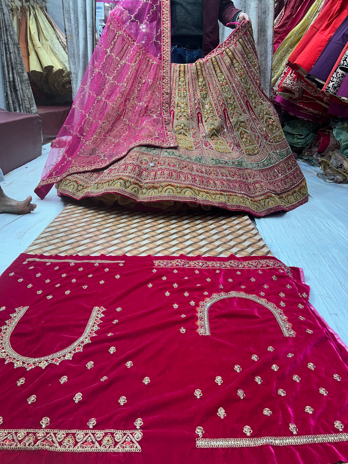 Lehenga de diseñador en rojo y rosa ❤️