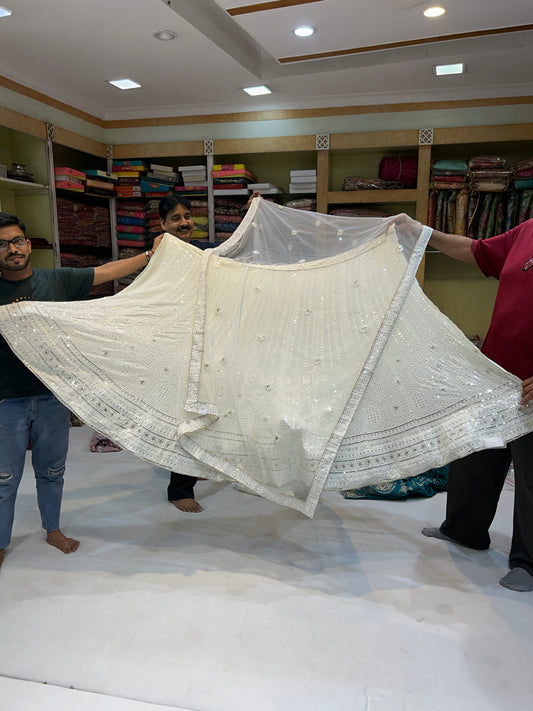 Secuencia de lehenga blanca