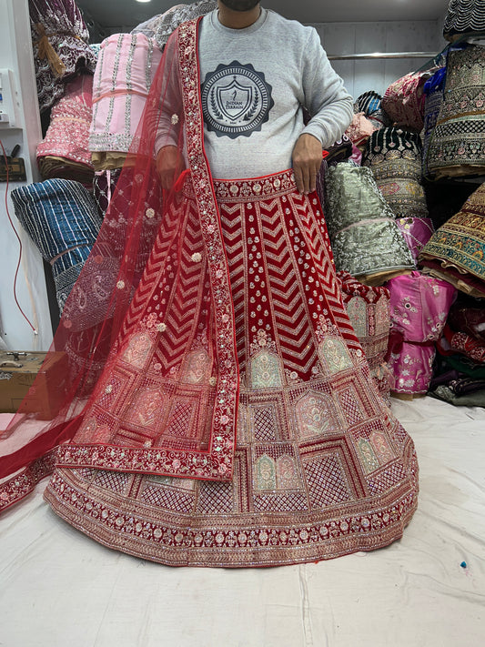 Lehenga de diseñador en color rojo ❤️