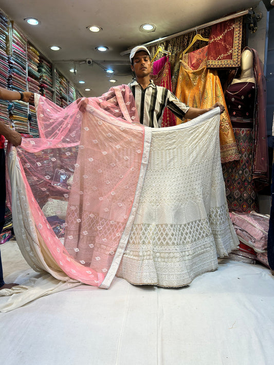 Fantástica lehenga blanca