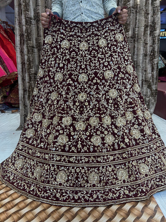 Increíble trabajo hecho a mano granate Zardozi Dabka Lehenga