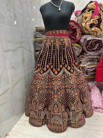 Preciosa lehenga nupcial de bola jhumka granate