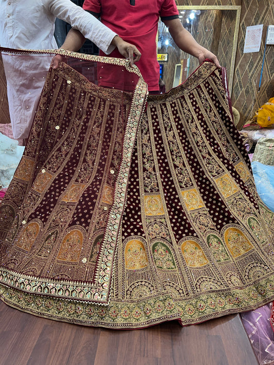 Bonita lehenga de novia color granate