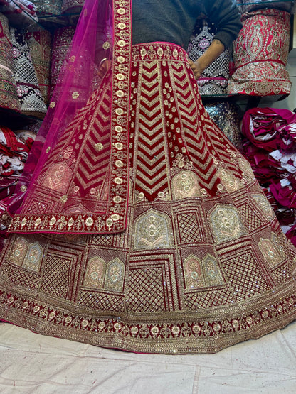 Fantástica lehenga nupcial color granate