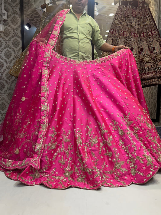 Fantástica lehenga hecha a mano en color rosa