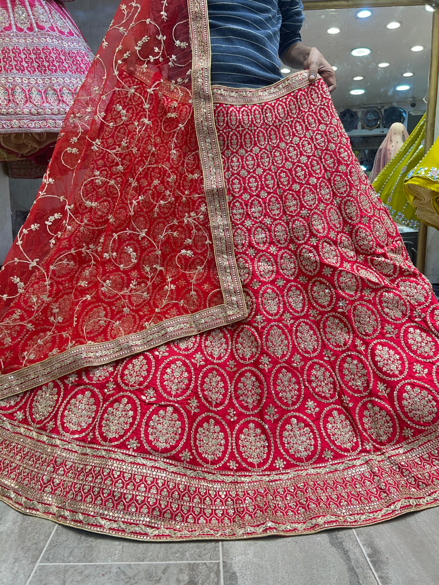 Hermosa lehenga nupcial roja