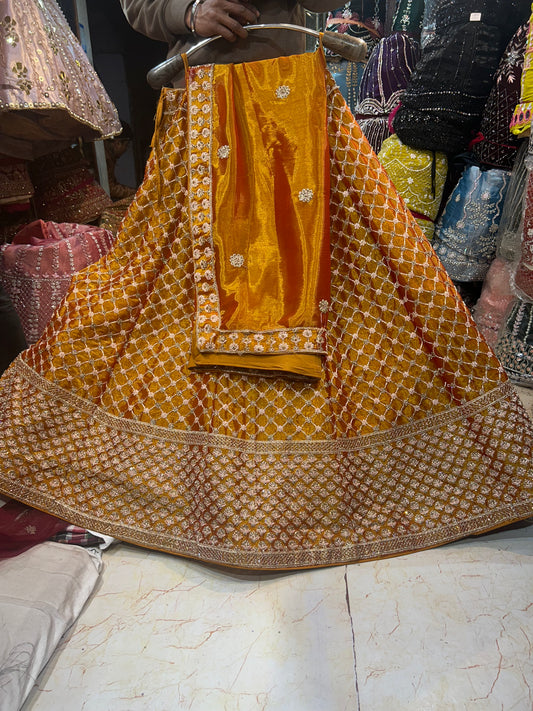 Lehenga amarilla extraordinaria