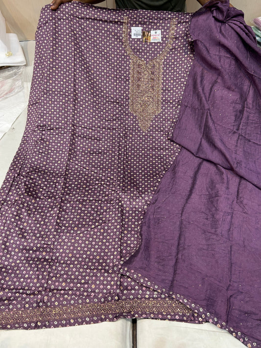 Precioso traje morado para dama