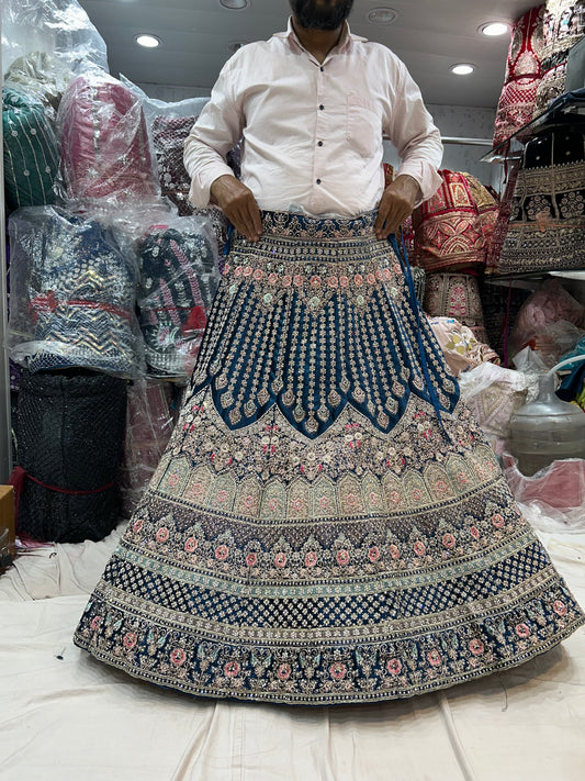 Fabulosa lehenga azul de Delhi