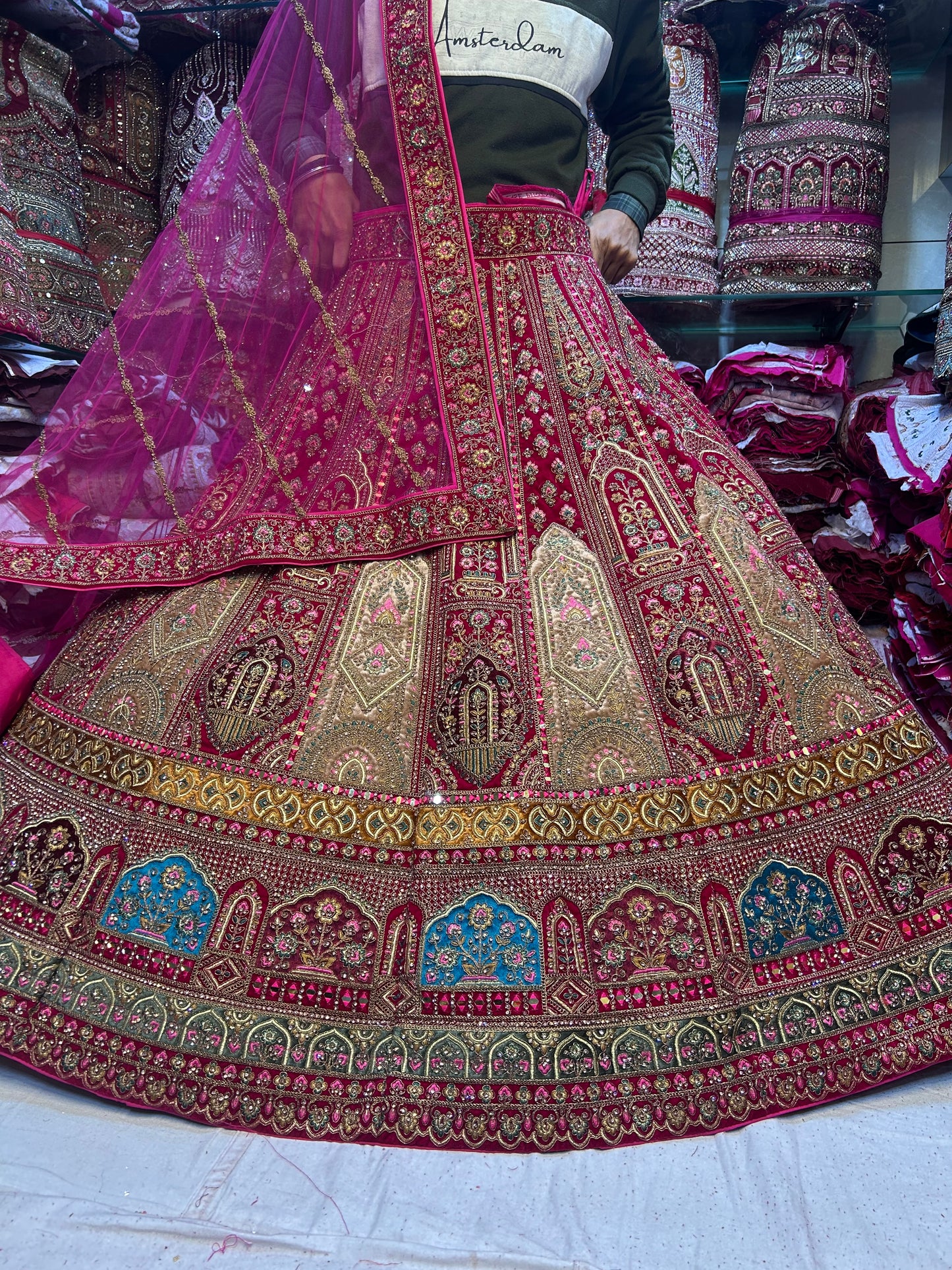 Encantadora lehenga rosa rani