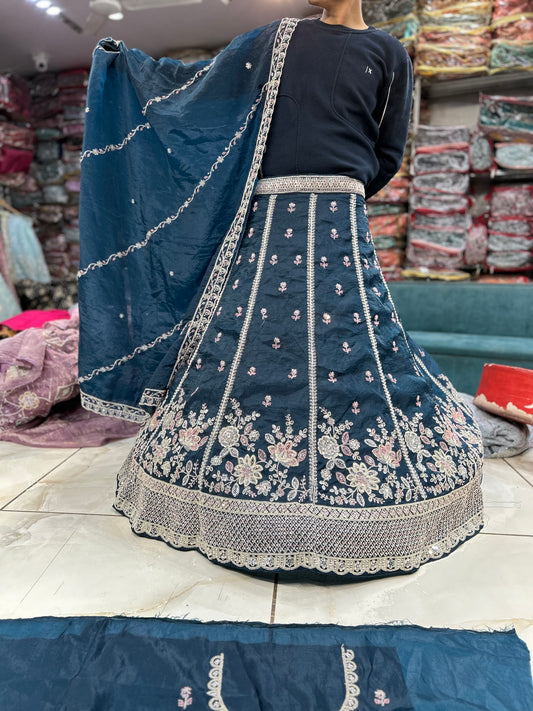 Preciosa lehenga azul