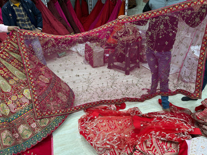 Algo diferente: lehenga dupatta doble de novia en rojo