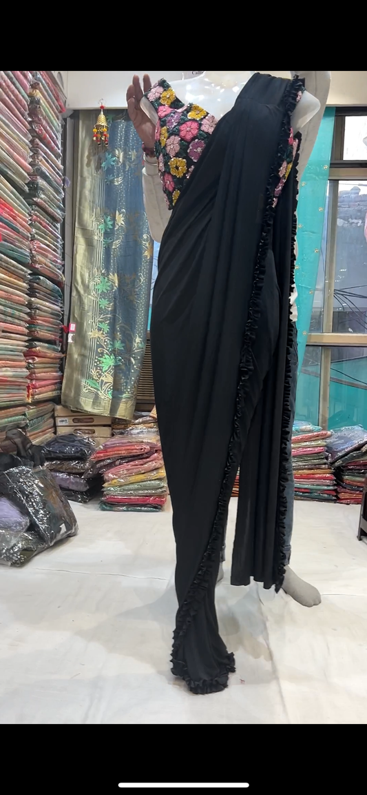 Amazing black colour saree💖