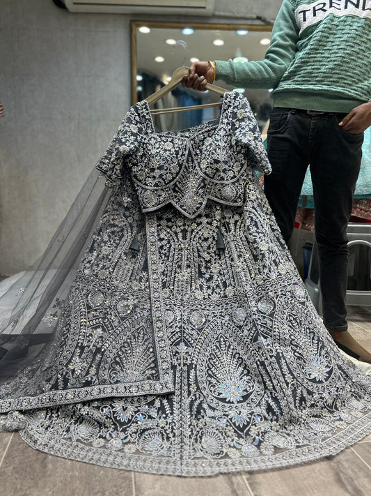 Hermoso top corto gris Lehenga