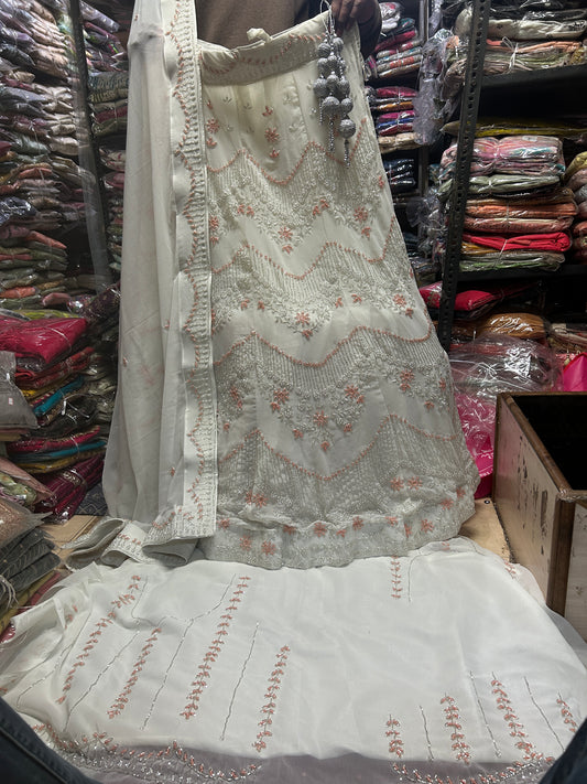 Lehenga de diseñador blanca ❤️