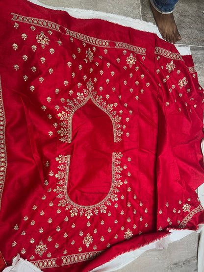 Hermosa lehenga de novia roja