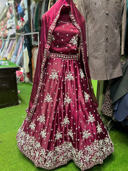 Deliciosa lehenga violeta