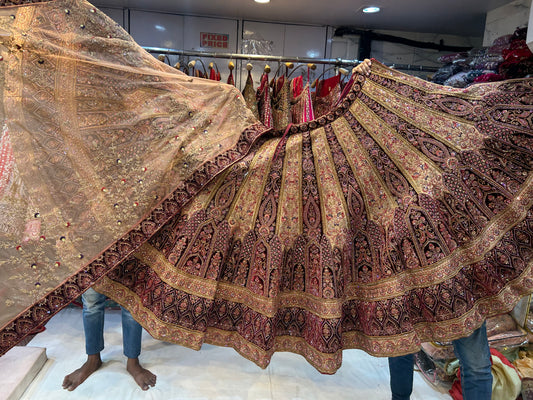 Fabulosa lehenga color granate