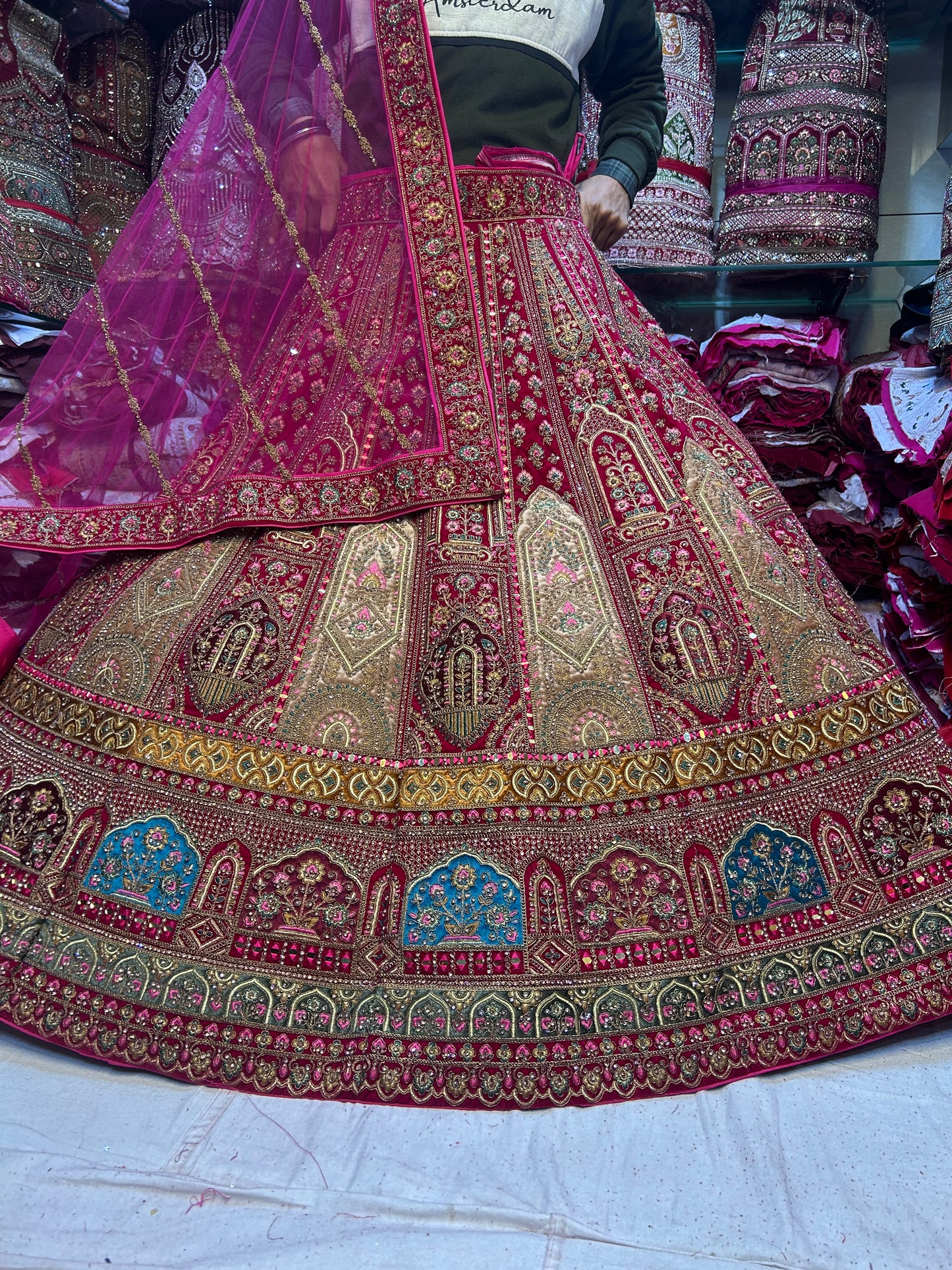 Encantadora lehenga rosa rani