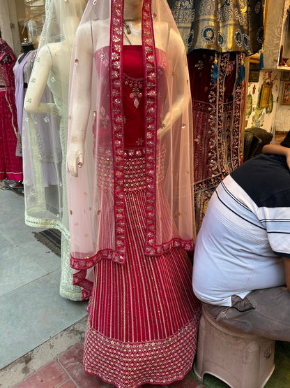 Bonita lehenga rosa y roja