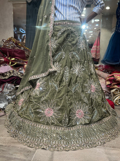 Lehenga verde de diseñador hecha a mano