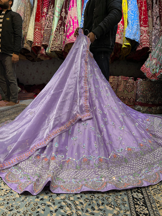 Lehenga majestuosa de color rosa lavanda