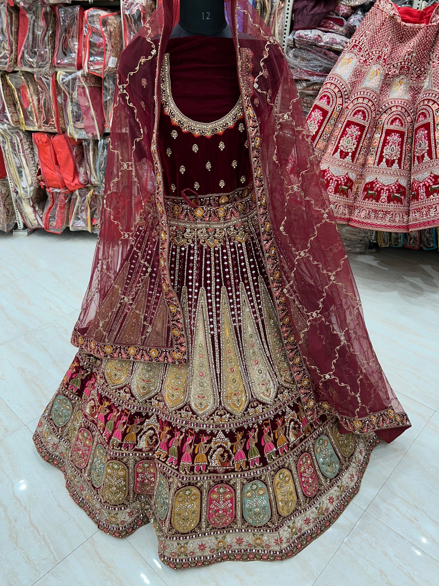 Preciosa lehenga nupcial color granate ❤️