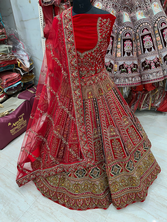 Lehenga de color rojo real