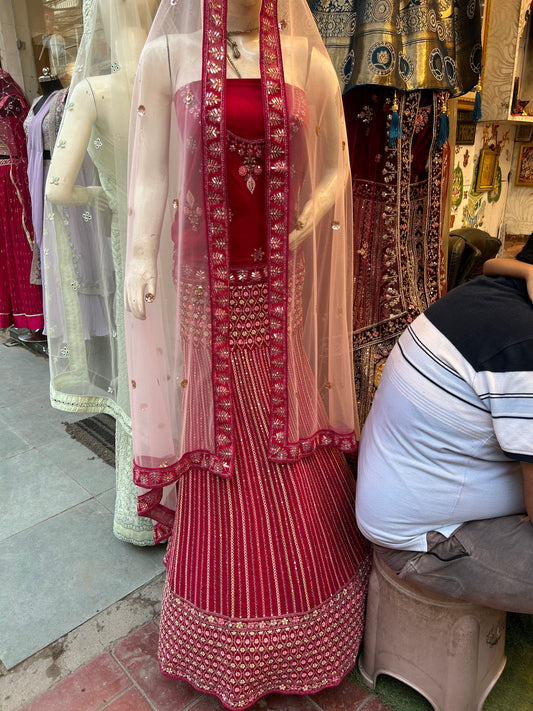 Bonita lehenga rosa y roja